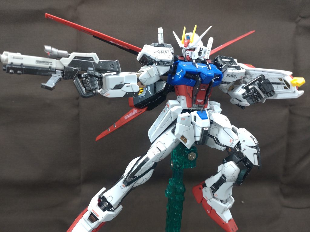 今回は簡単に作ろうと思い、内部フレームをスターブライトアイアン、外装は成形色にスミ入れとデカールをしてつや消しトップコートの簡単フィニッシュで仕上げました!最後までご覧いただきありがとうございます!