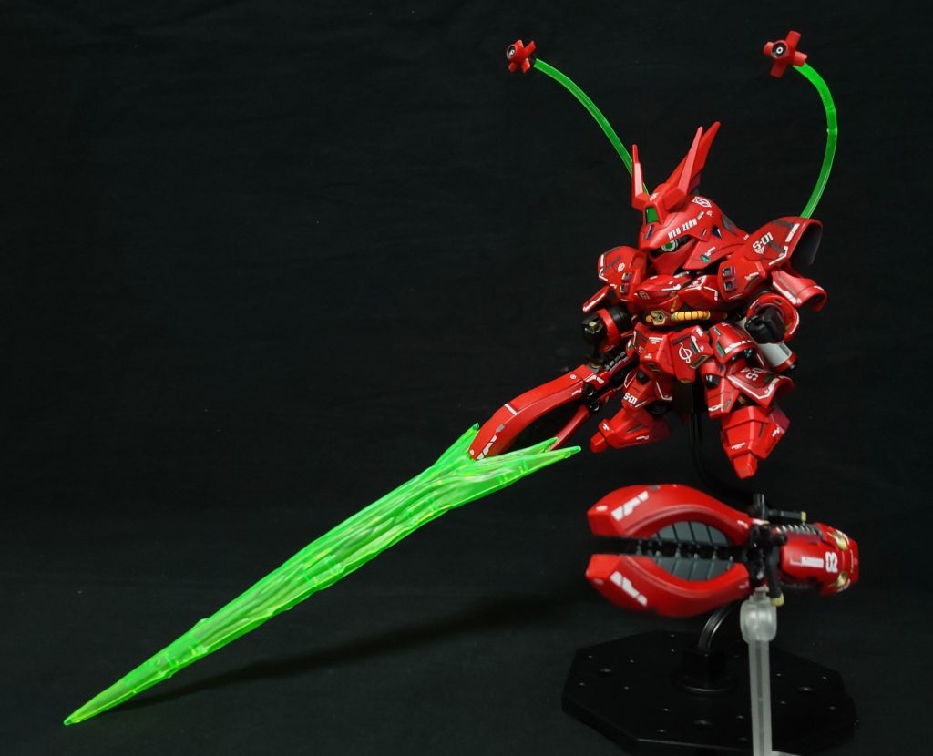 ハイパービームサーベルのエフェクトをRGから拝借、ロマン装備ですね😆。ノーマルのファンネルもあるので射出、ファンネル８機の欲張り仕様😁。