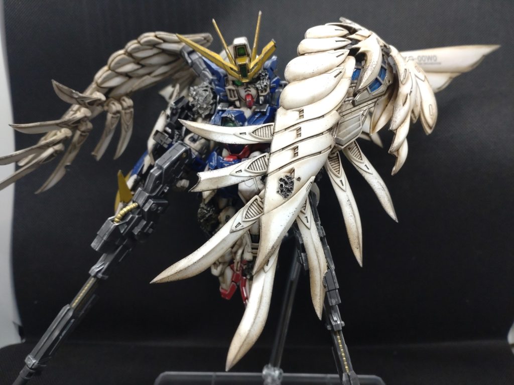 今回は要望によりアンテナ等をゴールドに変更、まぁ定番ですね。その後に墨入れ、艶消し、グランドブラウンでウォッシング、焼鉄色でチッピング、ウェザリングマスターで陰影、クロームシルバーでドライブラシの順で汚してます。これも前回同様です。