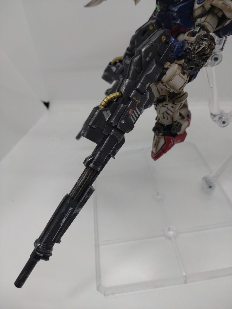 バスターライフルにもちょこっと色付け、メタリックで良い感じです。