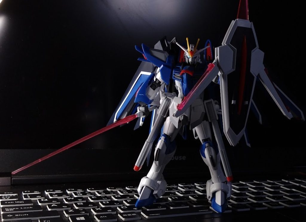 ビームサーベルを振り回しまくった後　シールドを回収しつつブルーコスモス残党を威嚇するとここのシーン好き(伝われ)