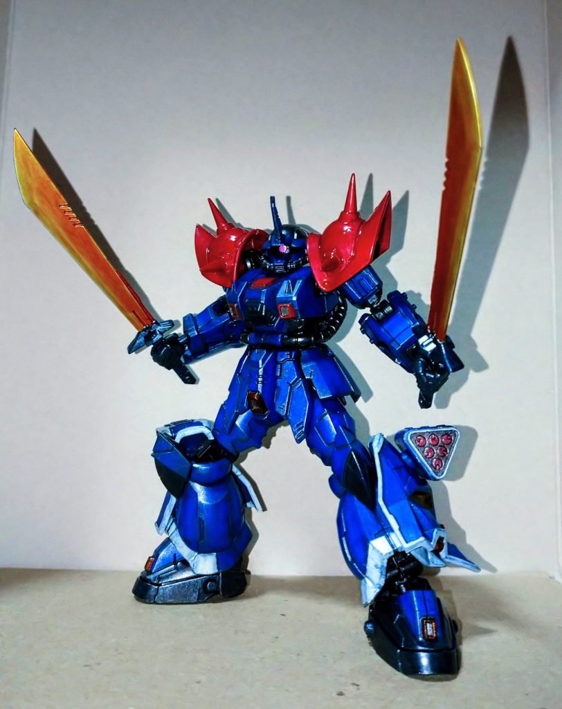 特徴的なショルダーアーマーの赤色は、筆塗りのキャンディ塗装になります。塗装はこの肩の赤に全振りです😅後は足りてない所をチョロっと塗って、ウォッシング兼スミ入れ、焼鉄色でドライブラシしました。肩の赤だけグロスのトップコートを吹いてあります。