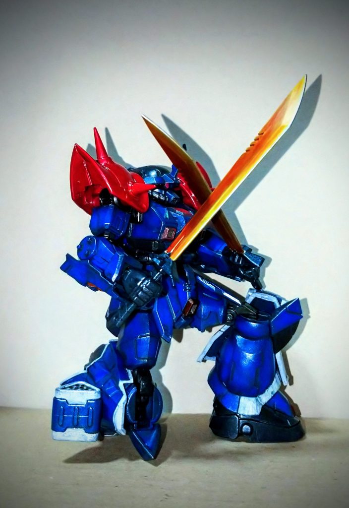 こんな見た目ですが、一応と言うかさすがGフレームと言うべきか、立て膝っぽいポーズも可能です。剣もシルバー下地にクリアーのオレンジとイエローでそれっぽく塗ってあるので光を拾ってくれればヒートしているように見え無くもないです。トップ画はインパクト重視で背面のポーズにしました。Gフレームの特徴でもある一部の装甲がオミットされているという長所(?)を最大限に活かしたメカメカしさが存分に出ていると思います。😆最後までお付き合いして下さった皆様、ありがとうございます。