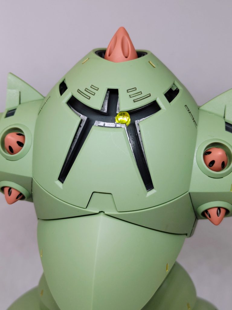 カバーを付けない方がモノアイとレールが良く見えていいかも