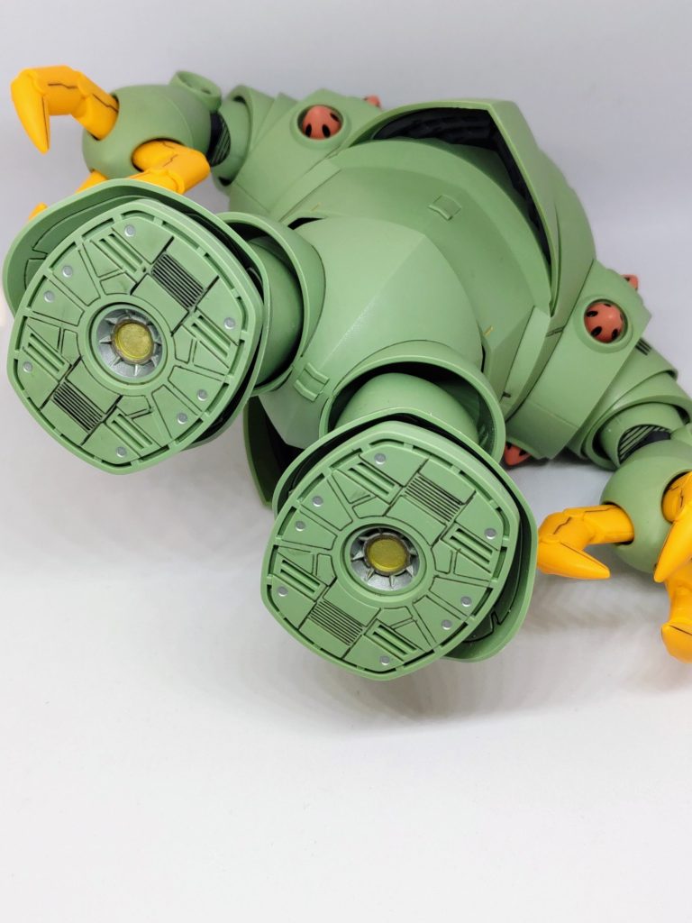 足の裏のモールドが細かいので珍しく塗りました(zaku-kao5)