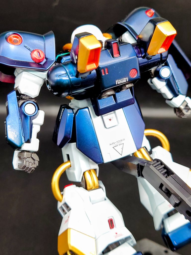 高級塗料で塗り分けたおかげでキットのおもちゃ感の払拭に成功だね！