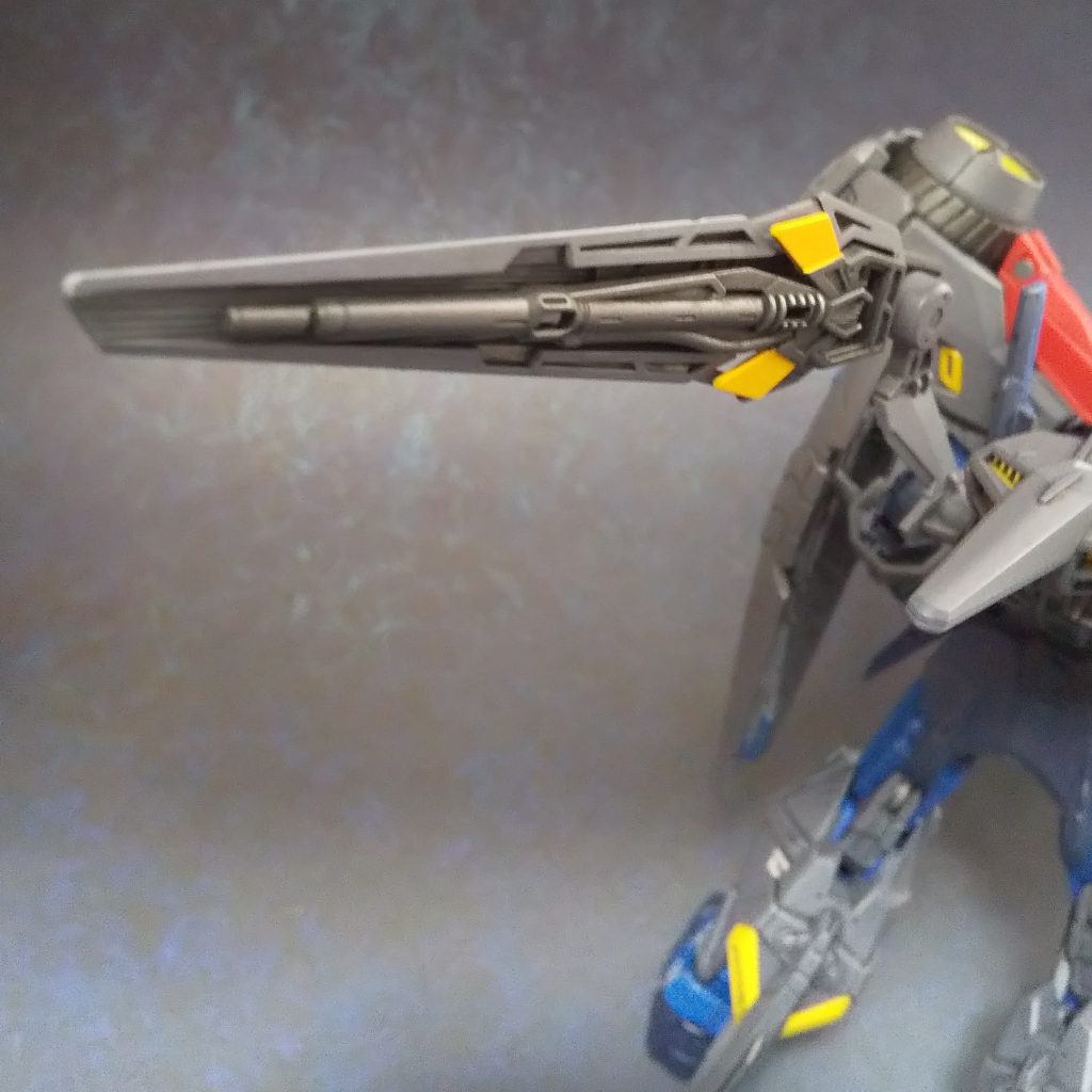 バックスラスター内に武器収納