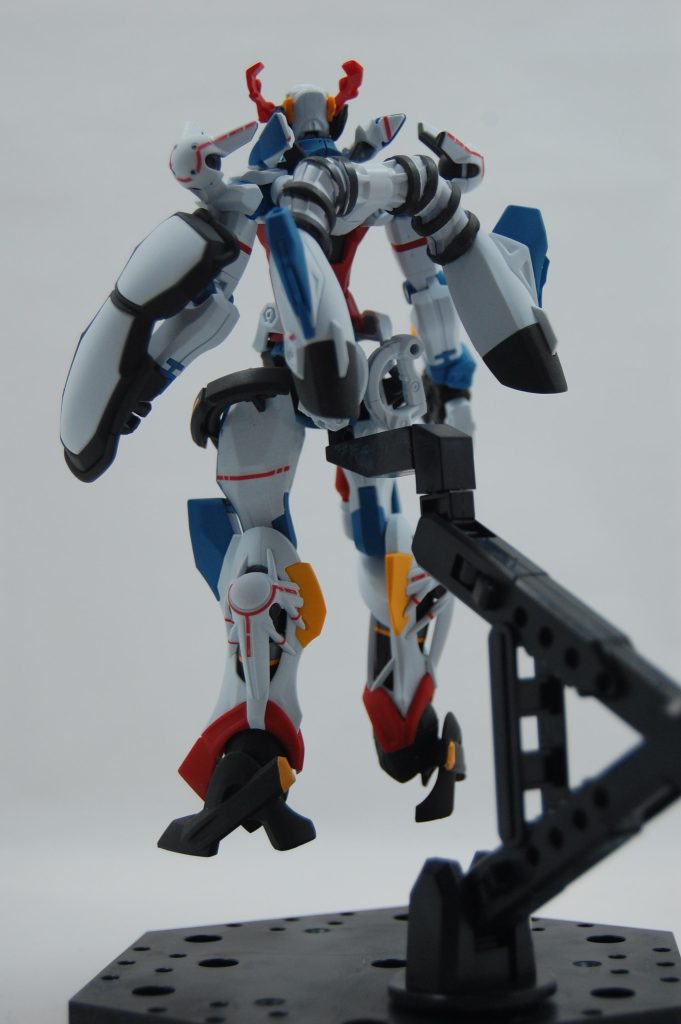 コアファイターの蛇腹はかなりくせ者ですね。マスキングして気合いで塗装しましたが。