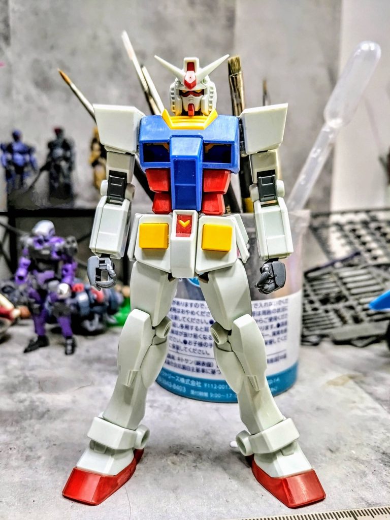 塗装前のEGガンダム。肩アーマーはプラ板で小型化してあります