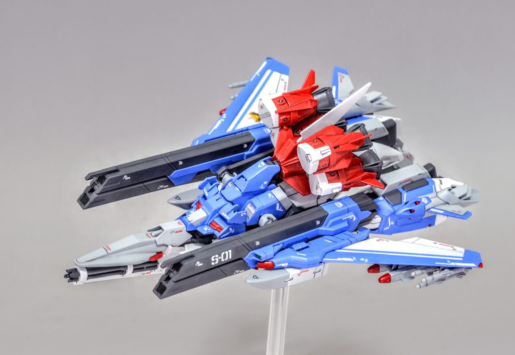 背面にはガンバレルストライカーを装備しています自動化が進み空間認識能力が無いパイロットでも使用できる設定です