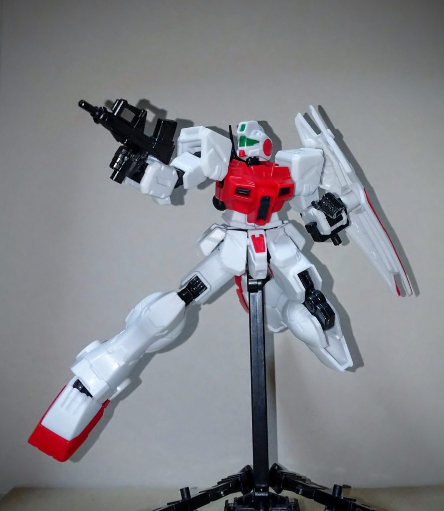 パチ組みでヒャッハァーッさせている所です。どう考えても18mのロボットが全身こんな風に汚れるとは思えませんが・・・まあ雰囲気汚しという事で許して下さい。見て下さった方々、ありがとうございます。