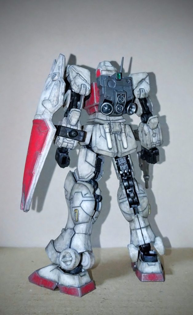 成型色感を少しでも無くす様にウォッシングしてドライブラシで全身をスリスリしました。(gundam-kao6)