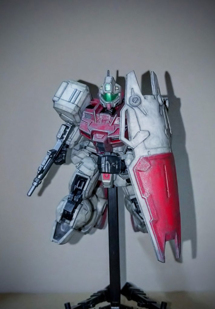 可動は優秀なので多分ほとんどのポーズをとれるかと思います。なので他の人のカッコいいポーズを見て下さい。(gundam-kao5)