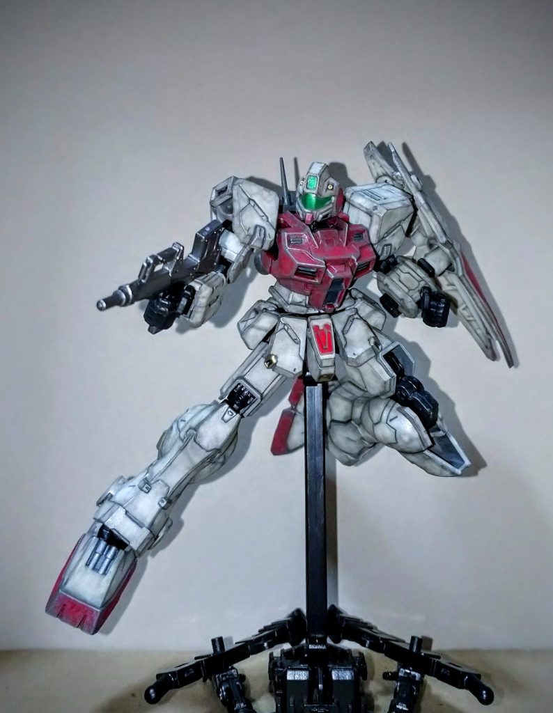 どうせ食玩だからと何も考えないで筆を動かしました。プラモデルだともったいないと感じてしまいますが食玩だと罪悪感をあまり感じません。お値段は決して安いとは感じませんが(gundam-kao5)