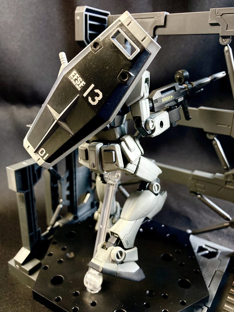 軍用機ならば やっぱ目立っちゃリアリティがないと思いますので米空軍機のロービジ塗装風にシックな雰囲気で仕上げてみました