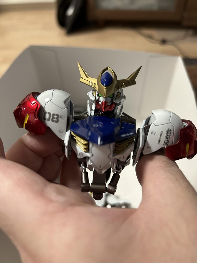 鉄華団と三日月の名前も目立つとかろに貼りたかったので満足ですところどころの「08」のデカールは機体番号のASW-G-08からとっています 