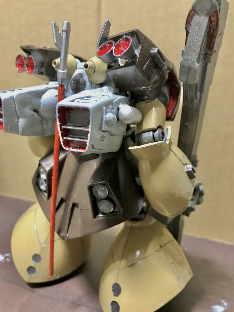 後ろ姿｡バックパックは旧キットドワッジ改から切りだしパテ整形しました。