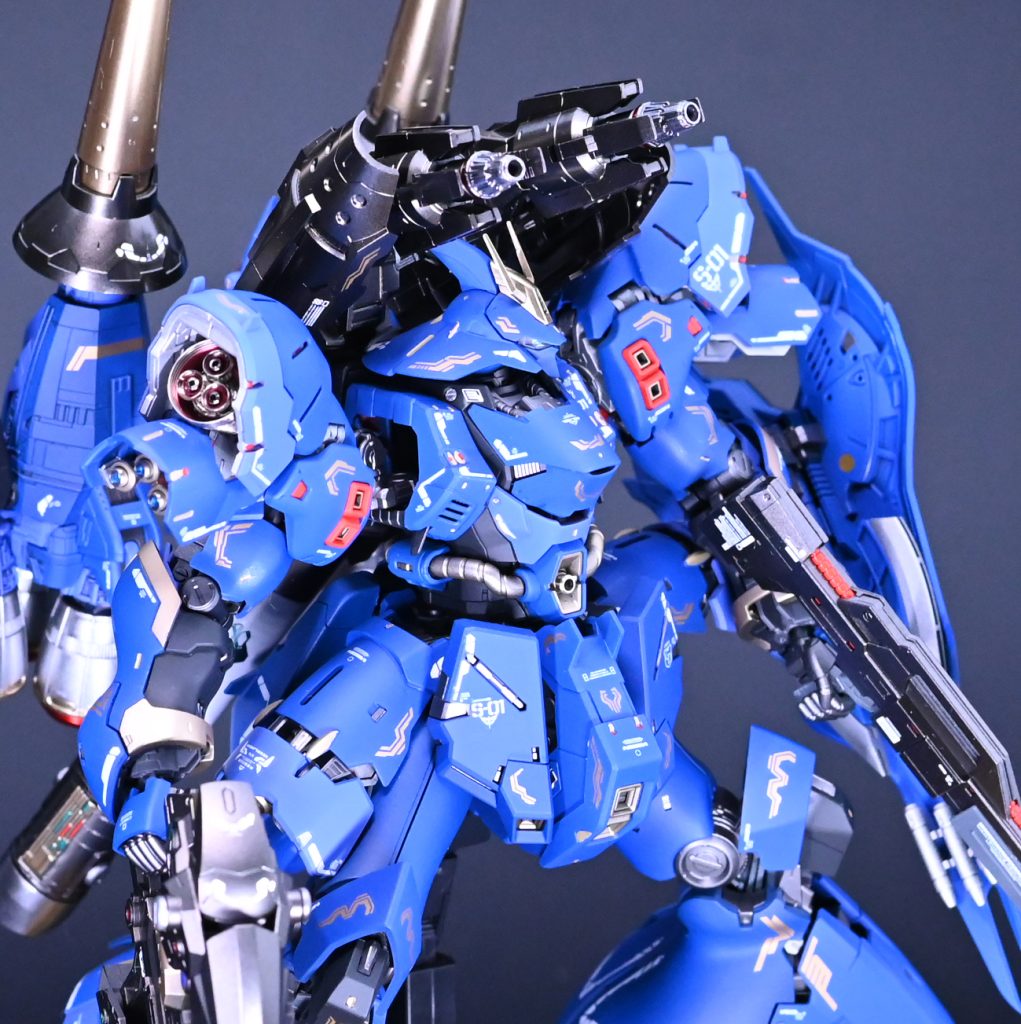 本体は肩にバーニアを追加した以外はメタルパーツなどでディテールアップをした程度ですメインカラーはウルトラブルーとコバルトブルーで塗装しています