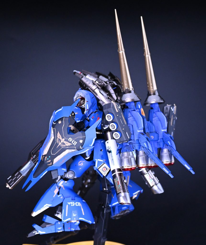 レイフォースユニットの砲頭が細く感じたのでバトルランスに差し換えていますファンネルコンテナの位置をレイフォースの側面に置換し、代わりにキャノン砲を二門装備させています