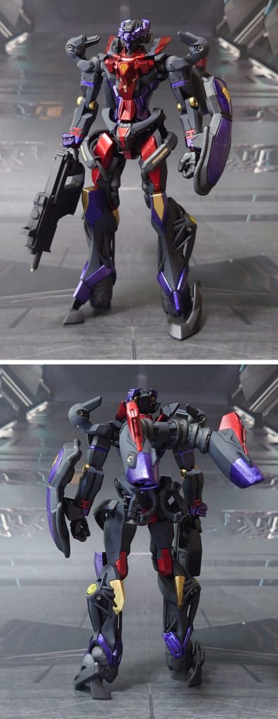 DaQuuuuuuXクローズモード(仮称)の前後ろ。手首は他社パーツのものから武器持ち手2種・平手・握り手を用意。手持ち武器は、ヒートホークはGQuuuuuuXに譲ったので無し、ビームライフルは手首のサイズに合わないので無し。ビームサーベルはグリップを削って調整、ロングアックスと刀、マシンガンを他社パーツから用意しました。