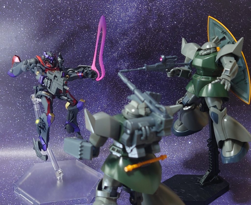 追跡するゲルググとゲルググキャノン。“こんなの捕まえろ、ったってさぁ…!”