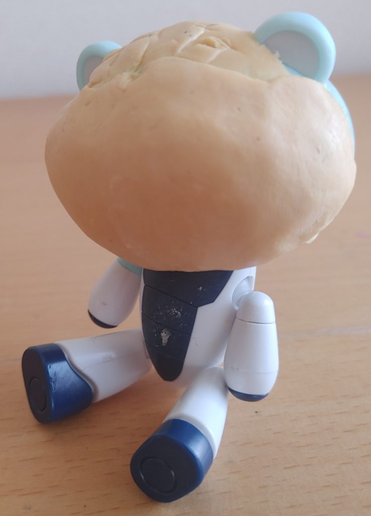 口をそこらそこらに埋め、顔正面を思い切り肉付け^_^;