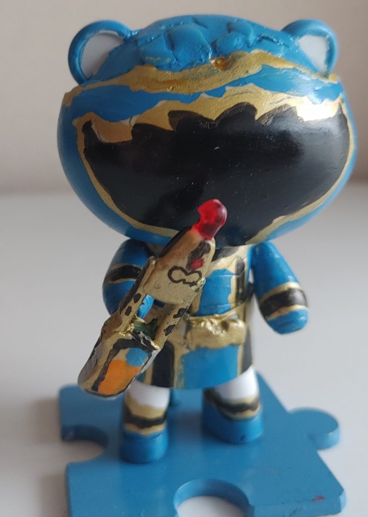 変身アイテム、マージフォン。先端はクリアレッドのランナーから。