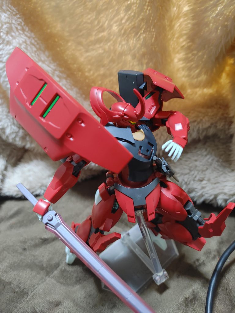 腕の付け根をボールジョイントに変える作業と足の付け根を穴の軸にするのに一苦労…作業中に指を負傷して泣けた…