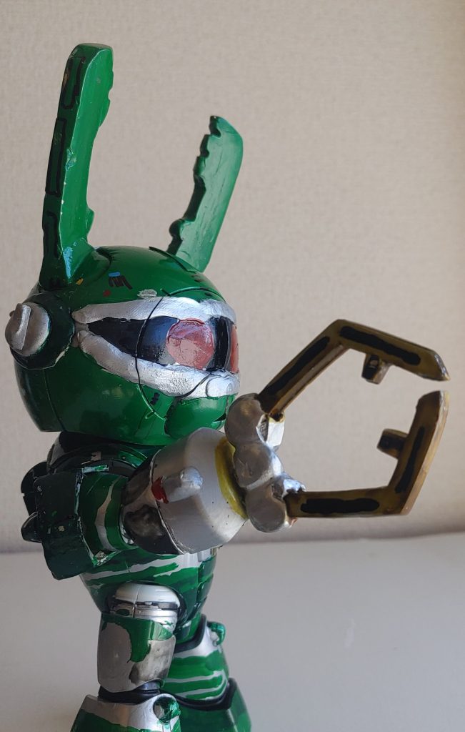 同じく武器。スティンガークロー。クロー部は、廃材。腕への接続部分は、○蒻畑系の一口ゼリーの容器。