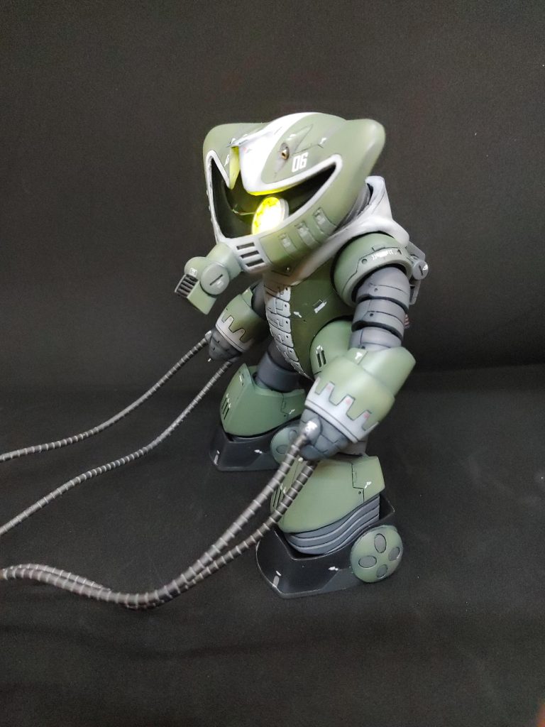 塗装も今回はザクレロ以来2回目の黒立ち上げグラデーション塗装でやってみました。が、あんまり上手くいかなかったかな～😢もっと修行せねば❗