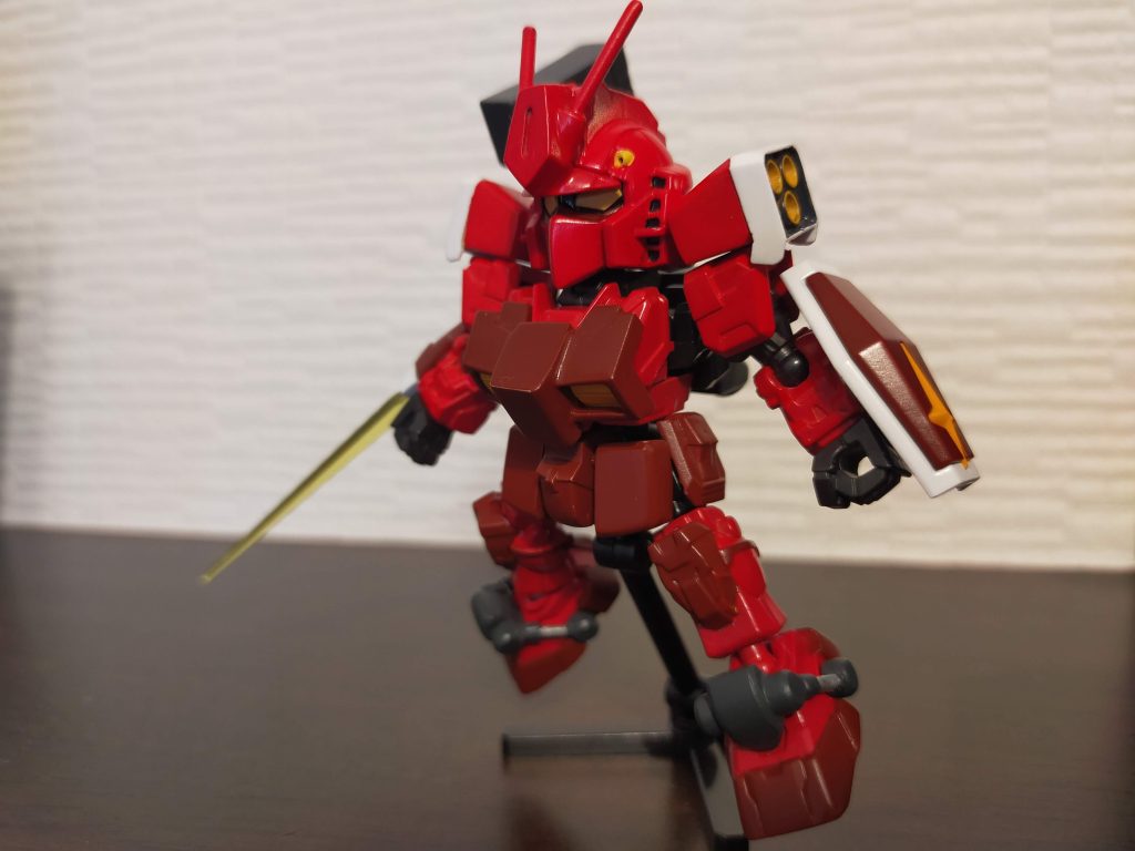 武装は右腕にビームサーベルが付属してました