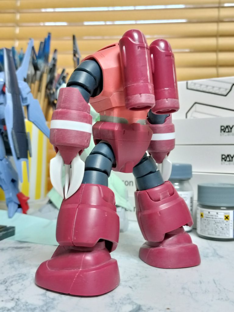 バックパックはズゴックのジャンクキットを輪切りにして5mm延長しました。