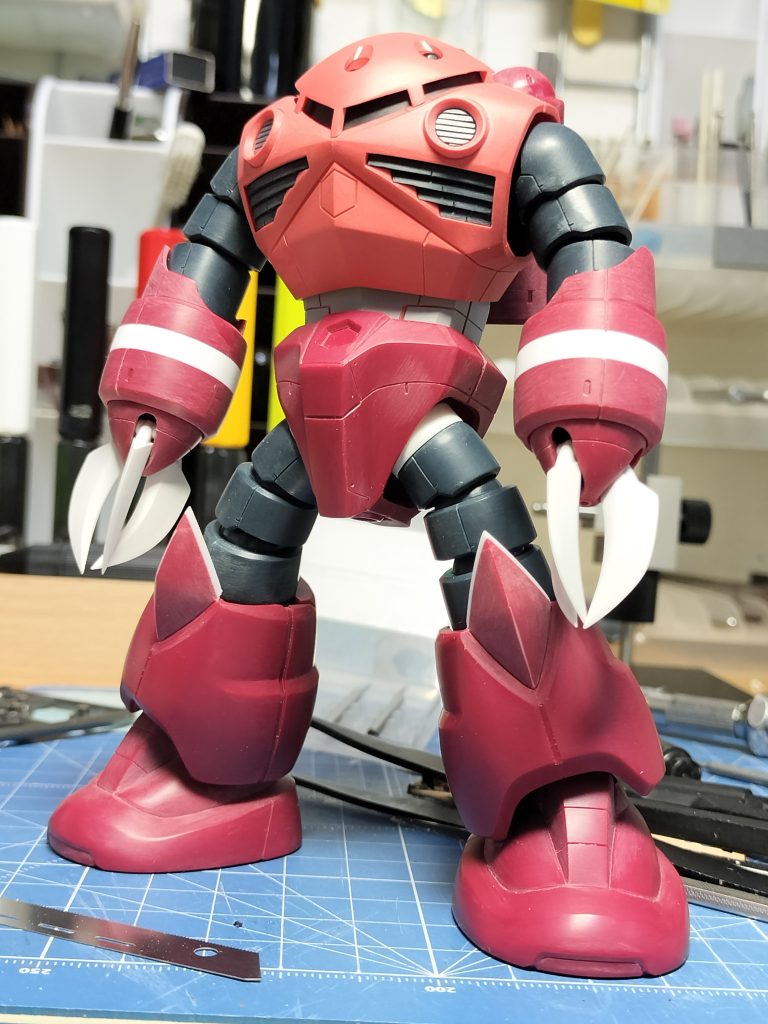 主な改修内容腕を4mm延長モノアイスリット狭めウエストを3mm延長足の付け根をプラ材でカバー膝裏にプラ板を貼って大きく