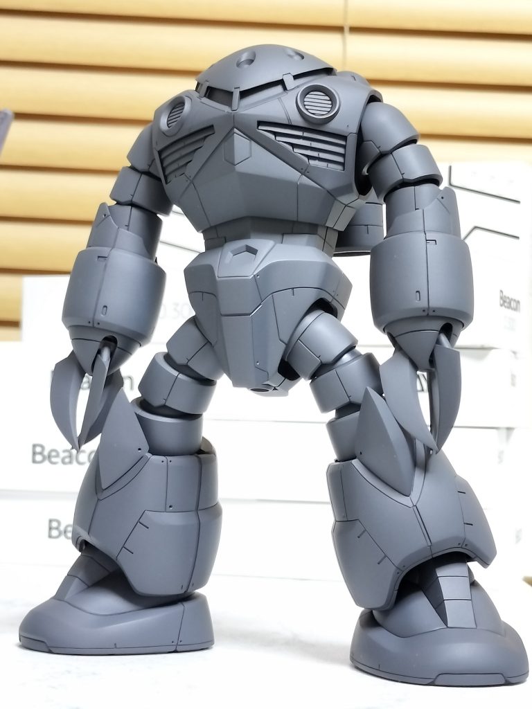 全体的に筋彫りを入れてます。