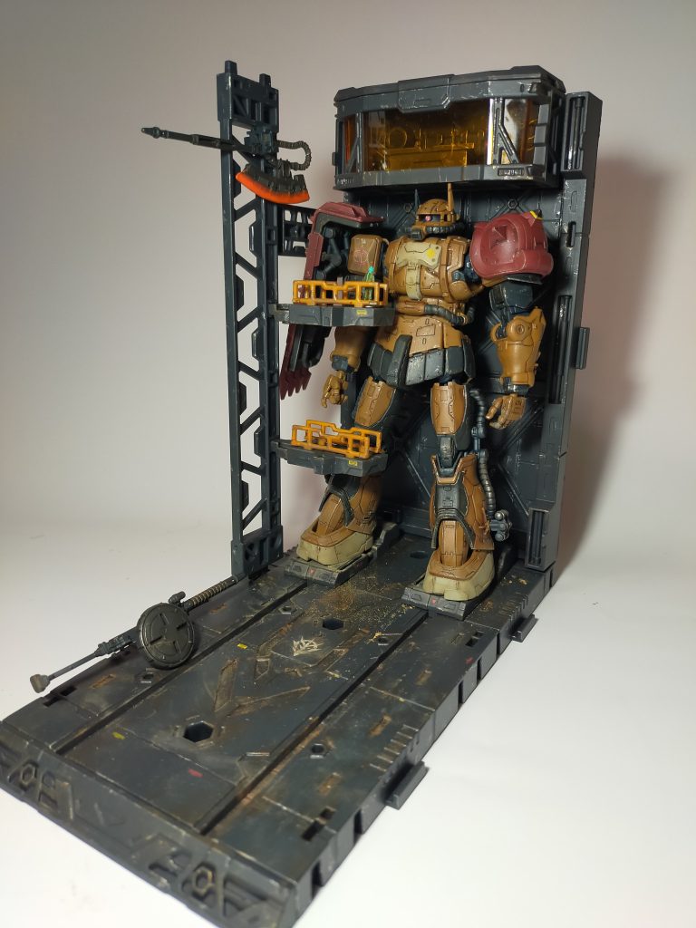 次にザクのドックです。100均で売ってるアレを使用してます。気軽に入手できるのでとてもおすすめです。