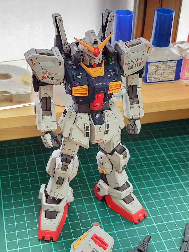 以前に作ったティターンズ仕様より若干シンプルになっています。