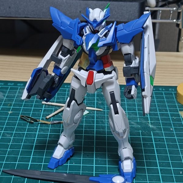 どうせ当たるべと思ってフライングで作ったりするから、モチベが下がるんだろぉ！？(gundam-kao10)ということで改造は終了、これまた牛歩で表面ヤスって行きます…。（1枚目）