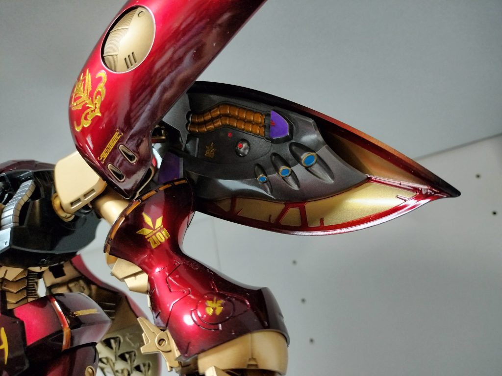 近くで見ると粗が…