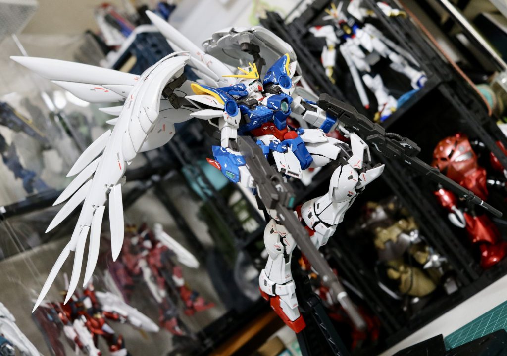 ウィングバインダーが重いのでポージングは付属のスタンド必須ですね!ネオバード形態でも飾りたいので、同じキットをも一つ製作中です!