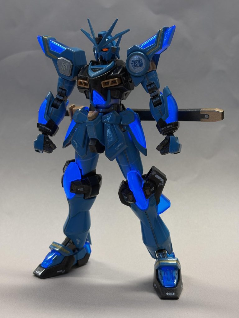 おでこカメラも光るのですが、遮るものが多くて全然ダメです、とほほ。でもこの青パーツの発光は雰囲気あって良いです。最後までご覧いただきありがとうございました。それではまた