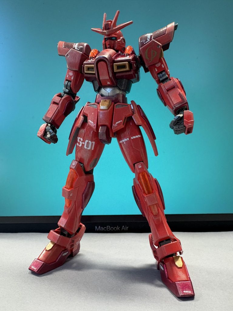 赤いガンダムの予行演習として普段使わない色を試しています。