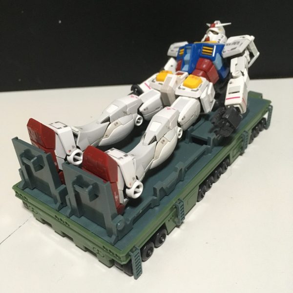 ガンダム大地に立つ