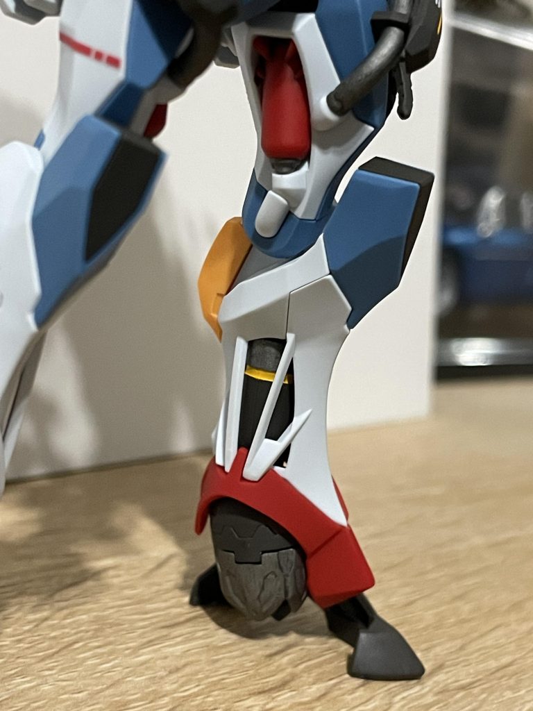 自分の出来がどうこうの話ではないんですが、今回の足全体がスラスターかつモノコックになってるデザイン、新鮮でとてもよいですね。