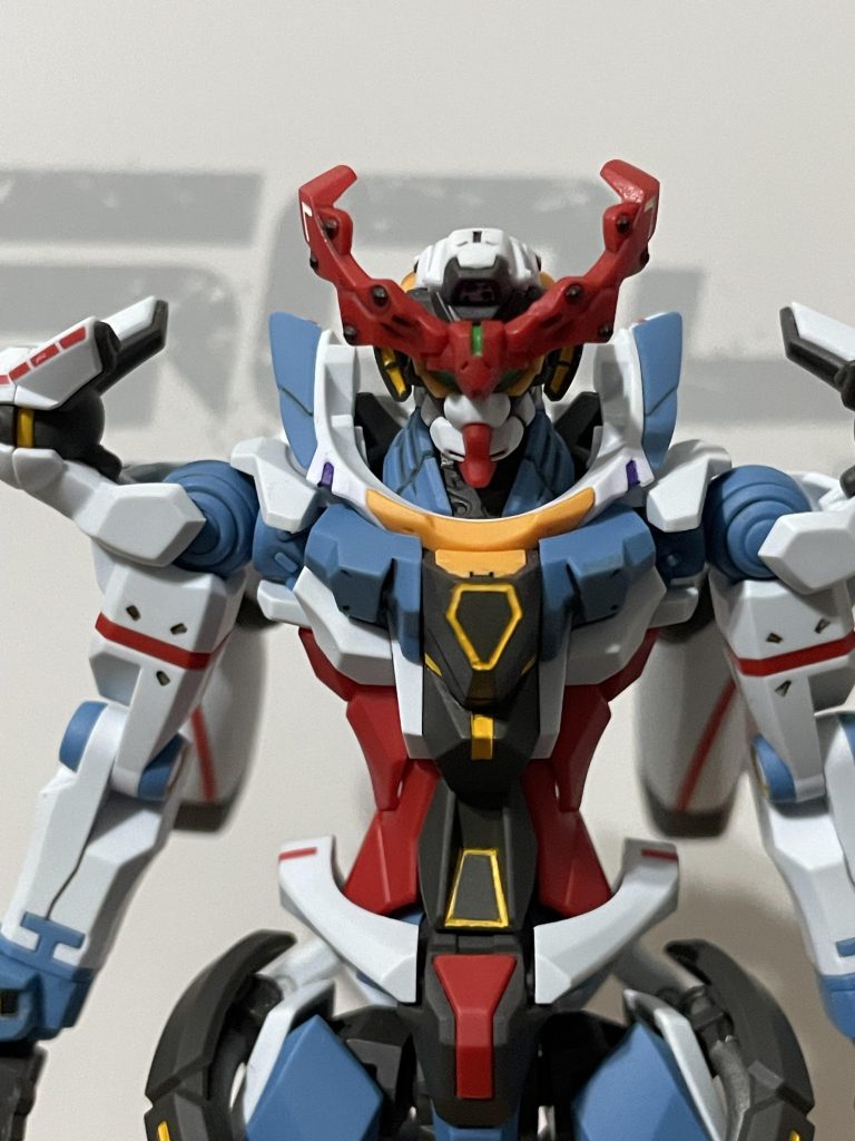 胸と腹の黄色の縁取りが入る箇所は元々線すら入ってない鬼門のポイントですが、スジボリして黄色入れました。綺麗にできたとは思わないけどまあまあじゃないでしょうか。