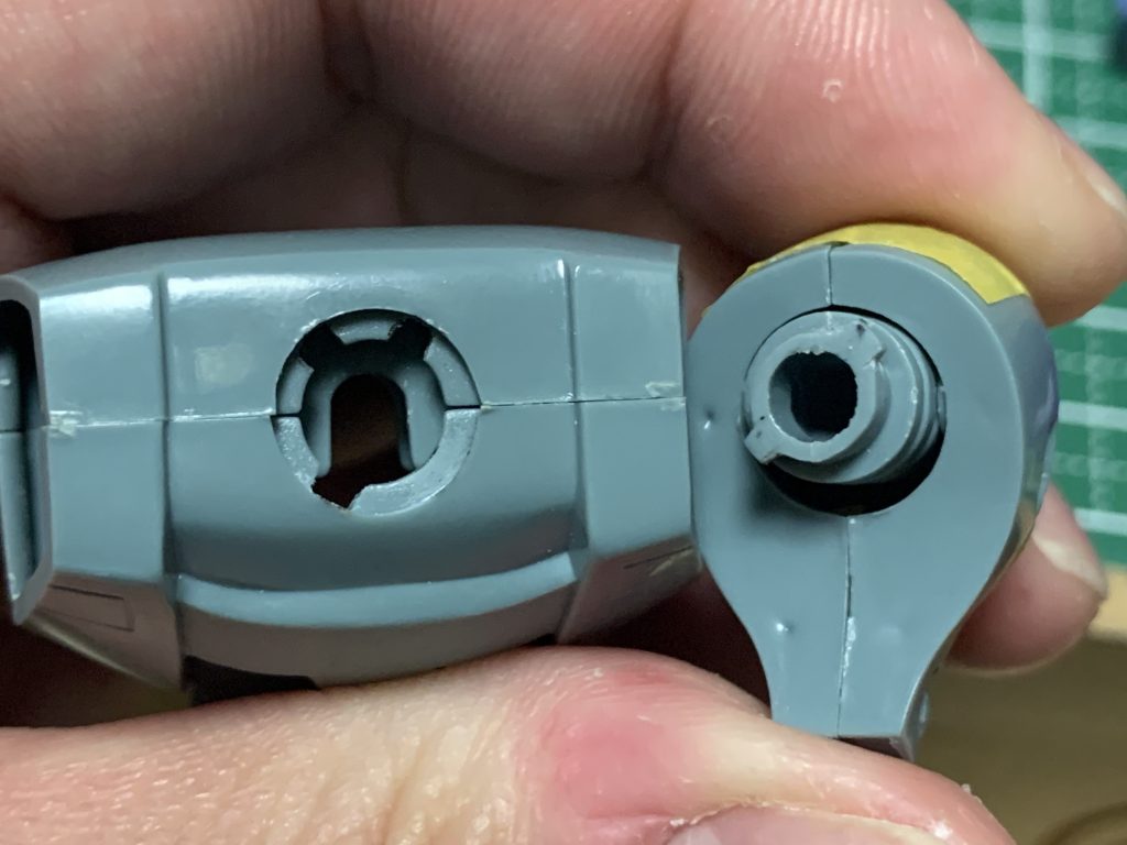 首関節は鍵穴方式にしてあとハメ加工