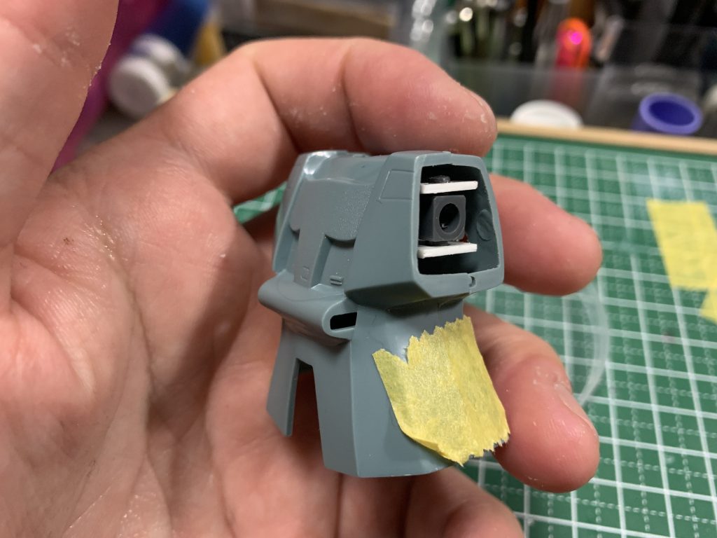 ボディはハの字にカットし、ポリキャップを取付