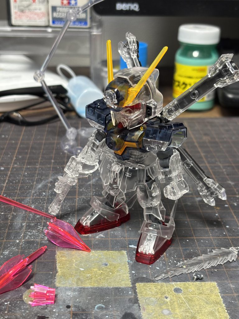 元がクリアのキットだった為、モールドよくわからず一度サフを吹いてから作成しましたが、これは面倒ですね…。ただ、ちょっとした発見もあった為、いい経験になりました。