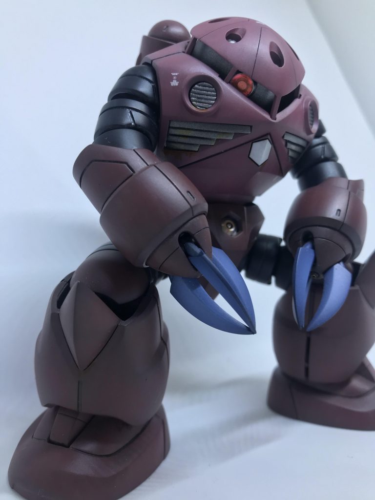 スジボリ追加したり、深くかがめるように、足の可動域を広げたりしています。