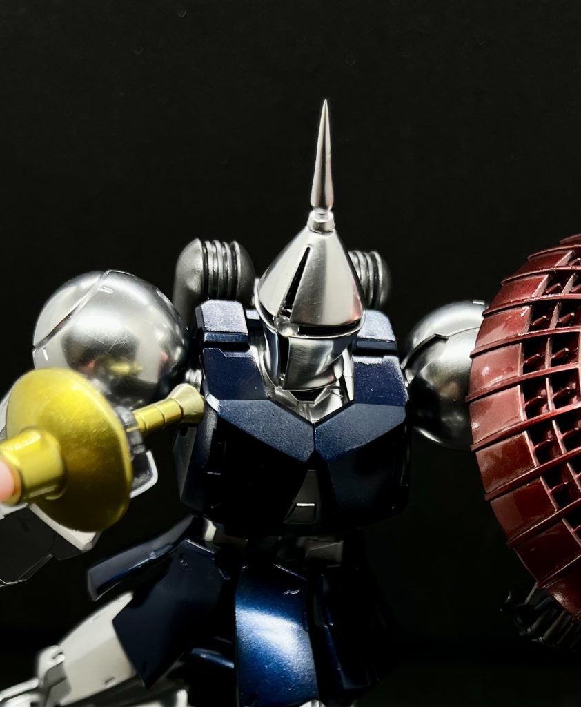 アンテナ？角？はプラ棒で延長してます。ちょっと曲がってる笑モノアイはハイキューパーツさんの金属ベースにサチプラモさんのオールマイティモノアイをはめてます。常時キラリと光って気に入ってます。