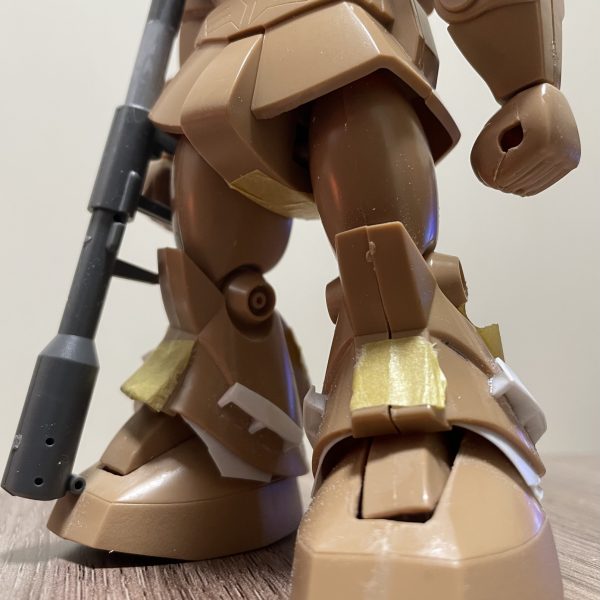 旧キットのMSVシリーズより、1/144局地戦闘用トロピカルドムを作ります。あまり外観をいじりすぎないように気をつけていきます。モノアイカバーくりぬきすねフレアは幅増しせず、外側にダクトをプラ板で追加工作、フレア下端も延長してあとでエポパテを盛りますバズは肩にかつげるように15mmパイプ延長股関節向きを調整して再接着足首はポリキャップ化足の甲は切り離して再接着あとはハンドパーツを改修予定です（2枚目）